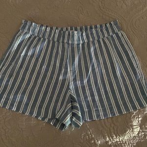 NWOT Loft M pull on shorts
